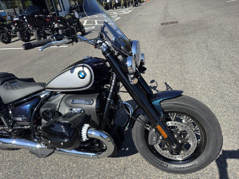 2023 BMW R 18 Classic - OPTION 719 - GALAXY DUST METALLIC - TITAN SILVER 2 METALLIC 