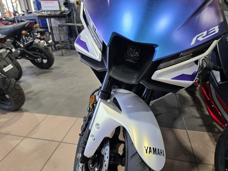 NEW 2025 YAMAHA YZFR3 ABS Image 10