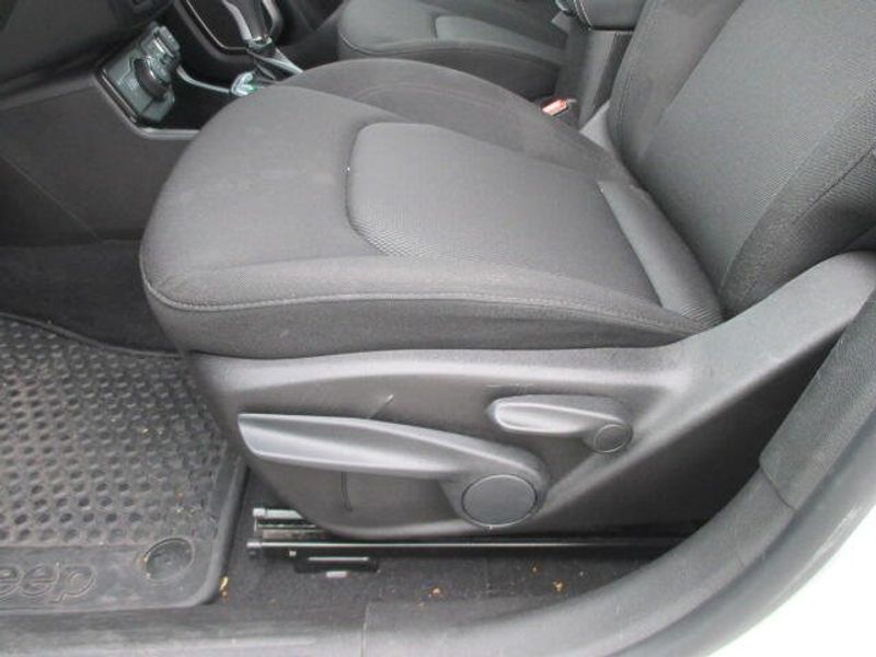 Used 2023 Jeep Renegade LatitudeImage 16
