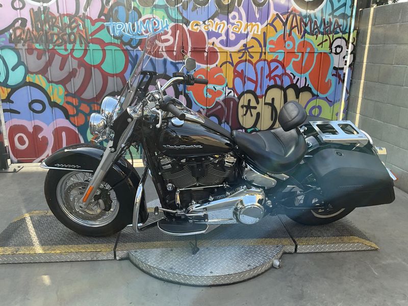 Used 2019 HARLEY SOFTAIL DELUXE 107 Image 2