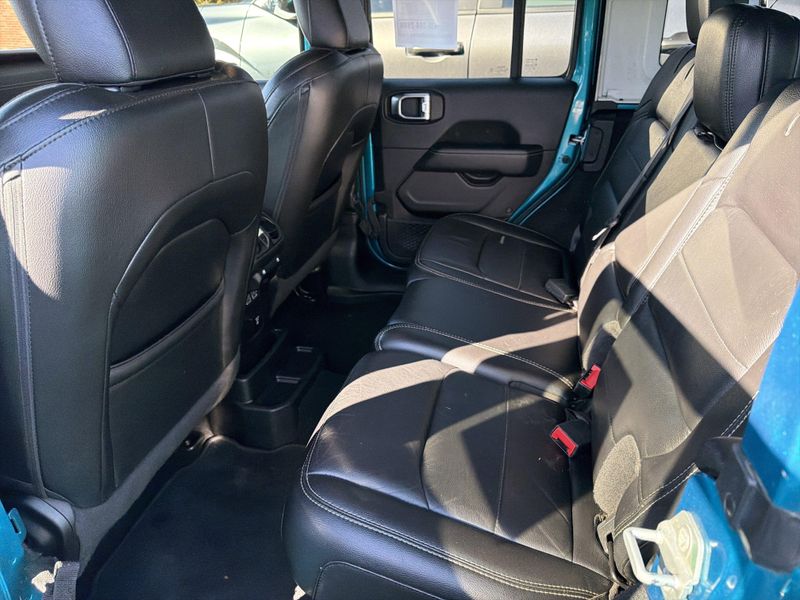 Used 2020 Jeep Wrangler Unlimited SaharaImage 15