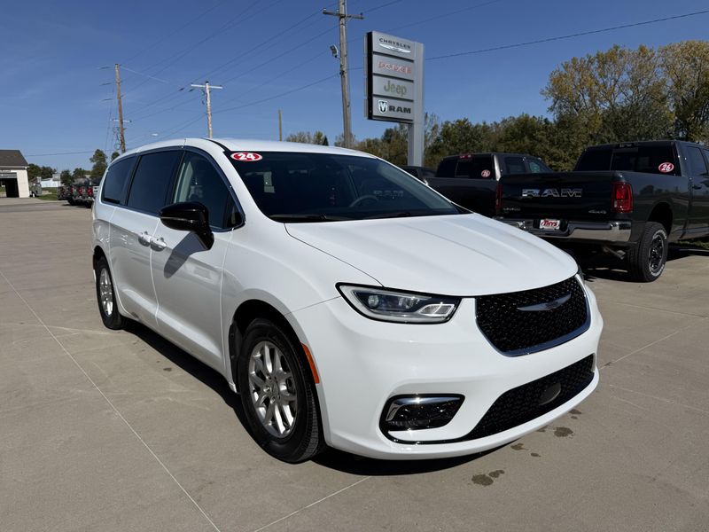 Used 2024 Chrysler Pacifica Touring LImage 33
