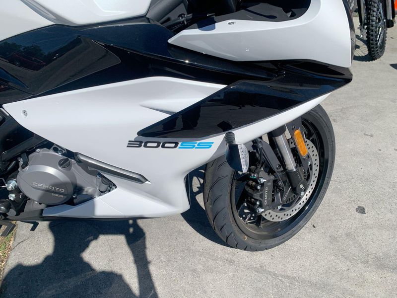New 2025 CFMOTO 300SS Image 13