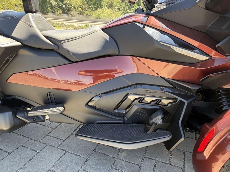 New 2026 Can-Am SPYDER RT SEA-TO-SKY (SE6) Image 20