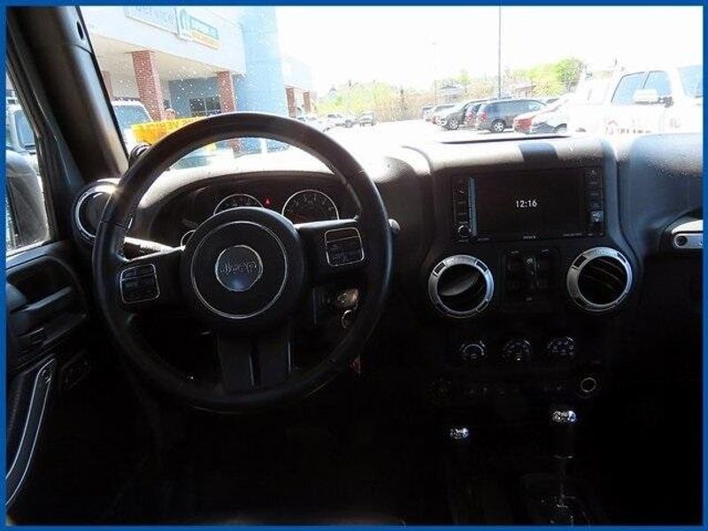 2014 Jeep Wrangler Unlimited SaharaImage 12