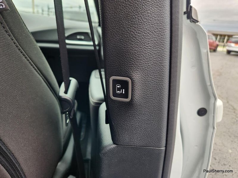 Used 2024 Chrysler Pacifica Touring