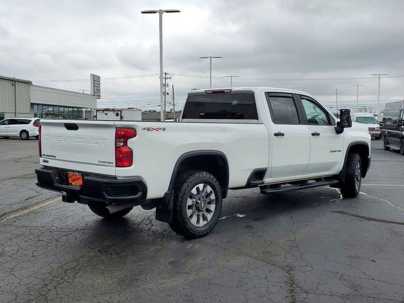 2022 Chevrolet Silverado 2500HD CustomImage 6