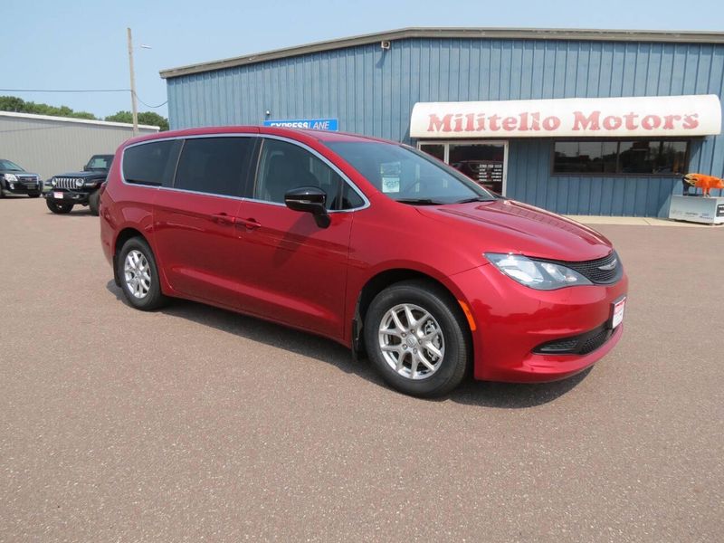 New 2026 Chrysler Voyager LxImage 3