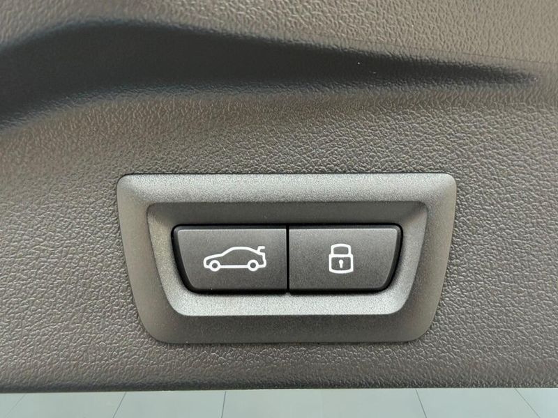 2026 BMW X5 xDrive50eImage 16