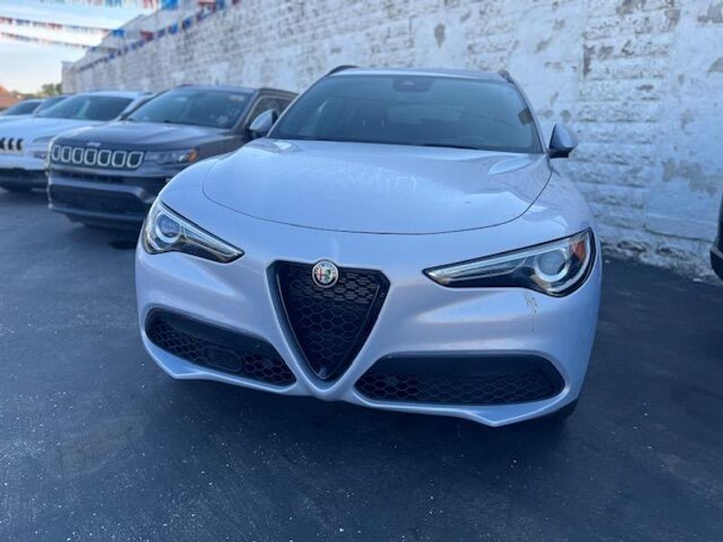 Used 2022 Alfa Romeo Stelvio Image 1