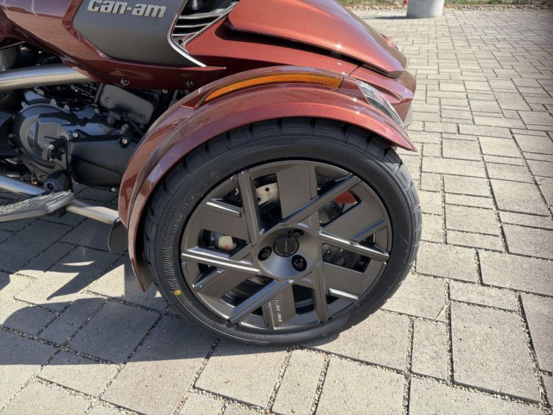 New 2026 Can-Am SPYDER F3 LIMITED SPECIAL SERIES (SE6) Image 19