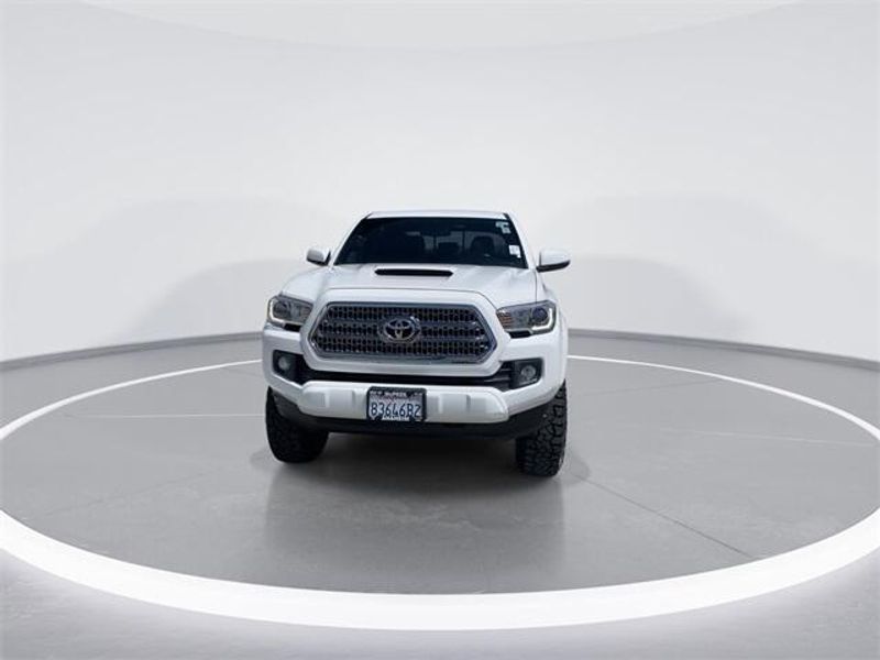 2017 Toyota Tacoma SR5Image 3