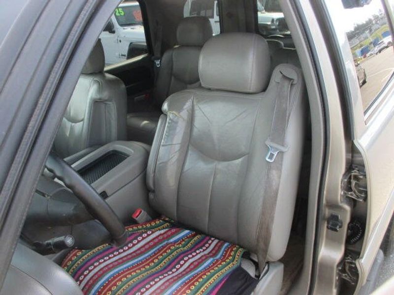 2003 Chevrolet Tahoe LTImage 13