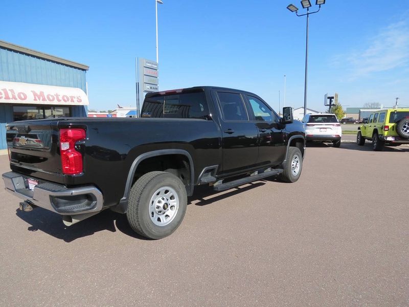 Used 2022 Chevrolet Silverado 2500HD LT 4x4 4dr Crew Cab SBImage 4
