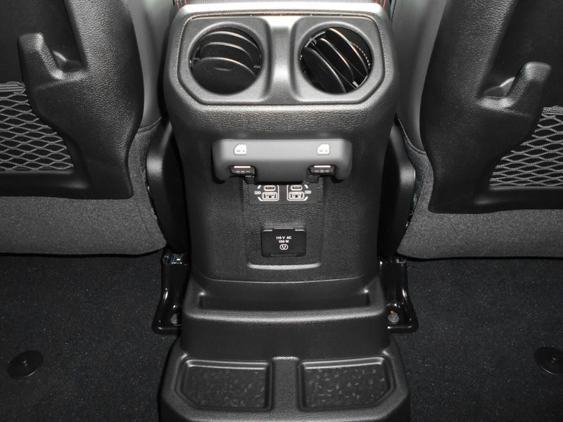 2025 Jeep Wrangler 4-door RubiconImage 19