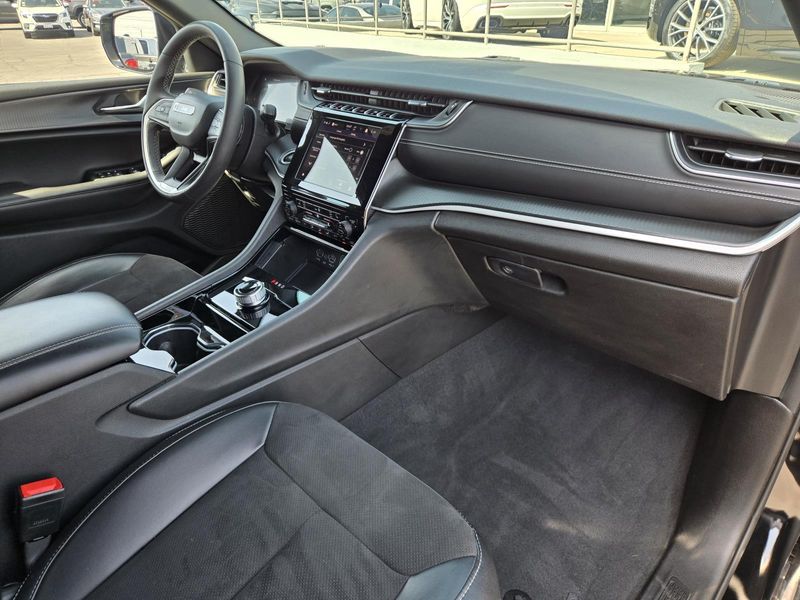 Used 2023 Jeep Grand Cherokee Altitude 4x4