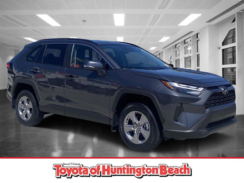 2025 Toyota RAV4 XLEImage 1