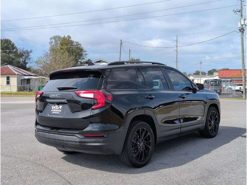 Used 2024 GMC Terrain SLEImage 5