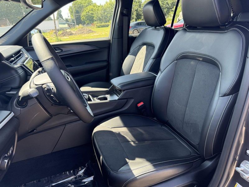 2024 Jeep Grand Cherokee Altitude XImage 24