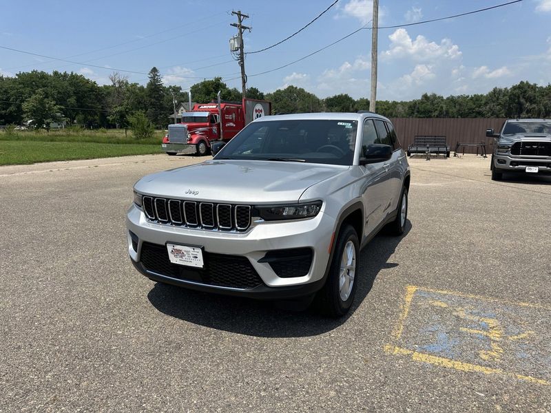 2024 Jeep Grand Cherokee Laredo X 4x4Image 4