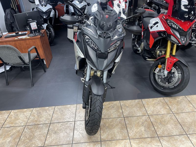 NEW 2025 Ducati MULTISTRADA V4 RALLY TRAVEL & RADAR SPOKED WHEELS Image 4