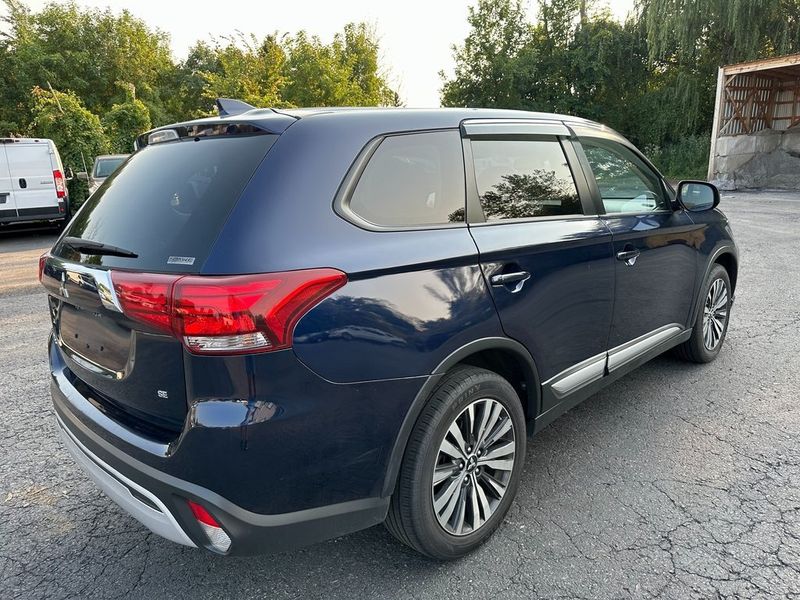 2020 Mitsubishi Outlander SEImage 12