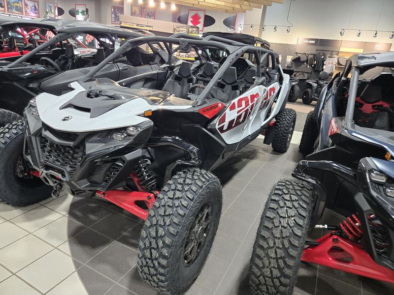 2025 Can-Am MAVERICK R MAX 999T DCT CATALYST GREY AND LEGION REDImage 1