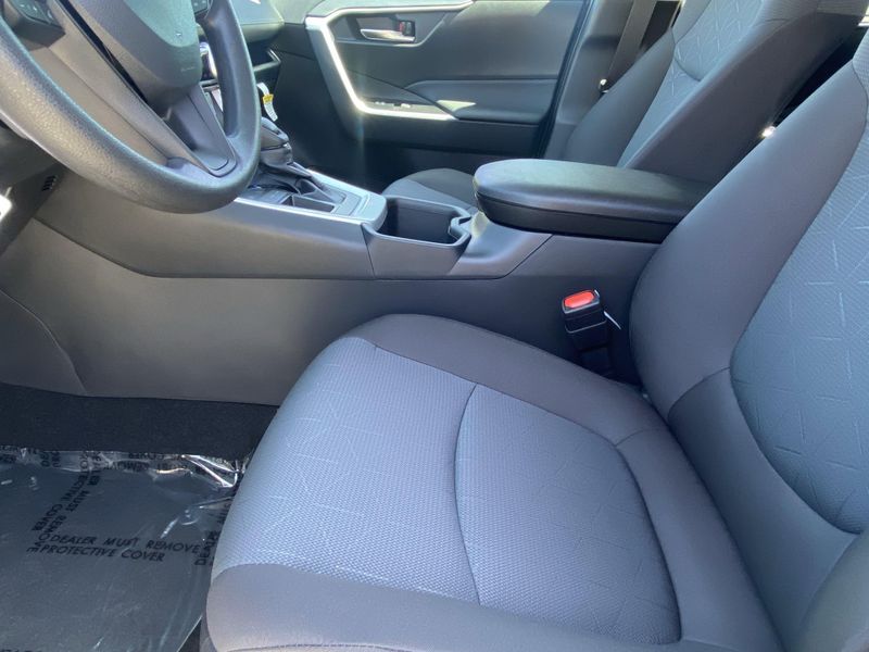 2025 Toyota RAV4 XLEImage 14