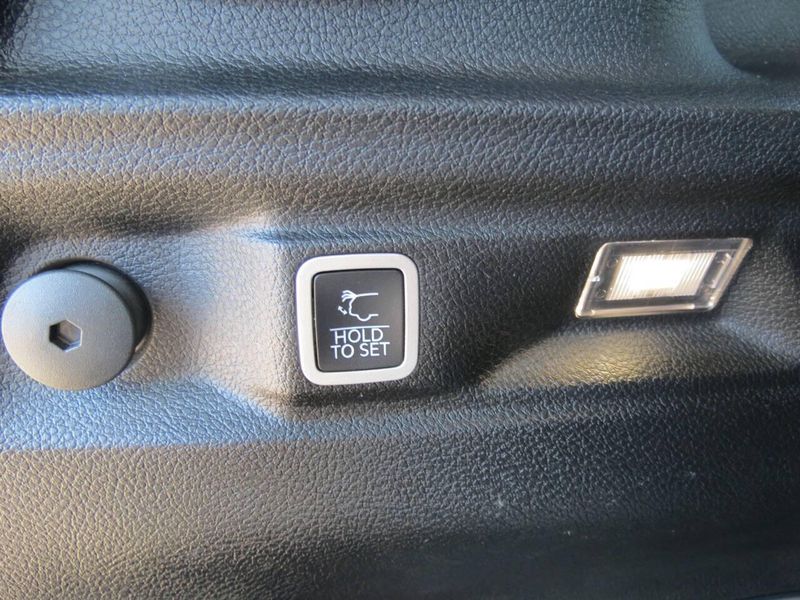 Used 2021 Jeep Grand Cherokee L Limited 4x4 4dr SUVImage 28