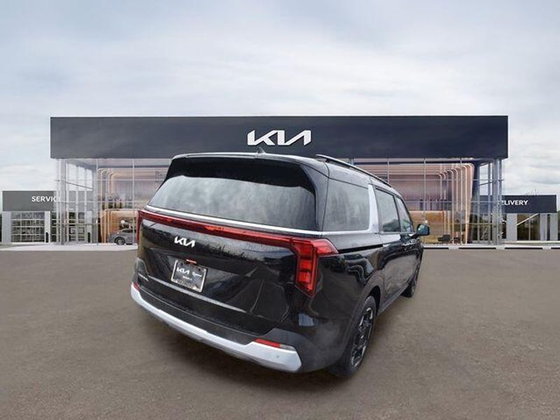 New 2026 Kia Carnival EXImage 4