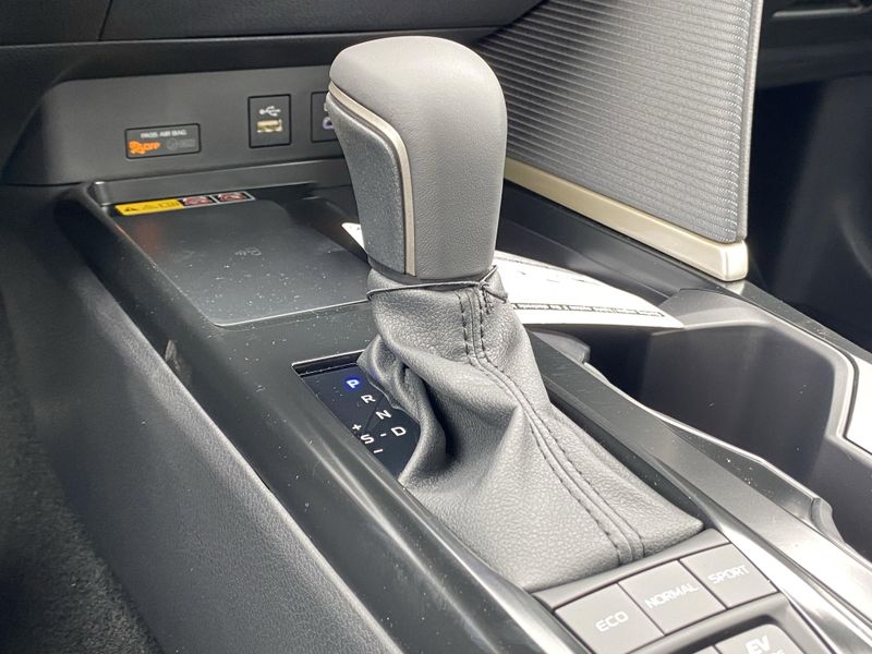 New 2025 Toyota Camry SEImage 18