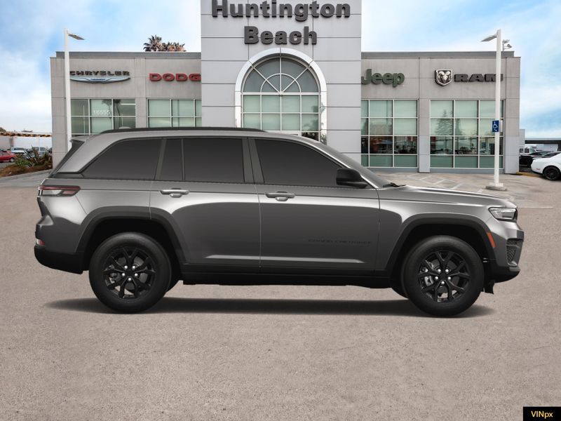 2025 Jeep Grand Cherokee Altitude X 4x2Image 9