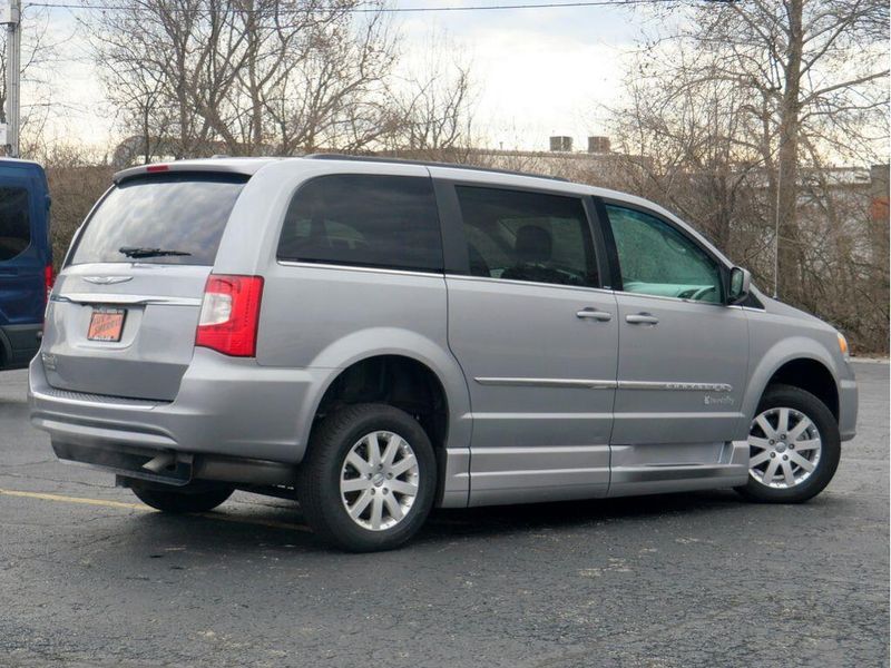 2014 Chrysler Town & Country TouringImage 11