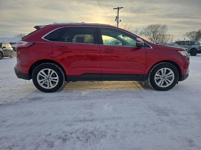 2020 Ford Edge SEL photo 4