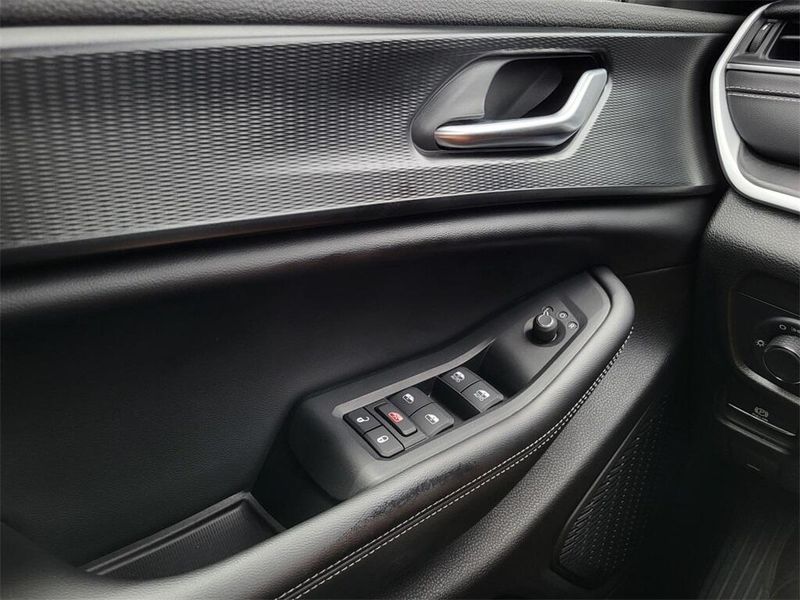 2024 Jeep Grand Cherokee L LaredoImage 24