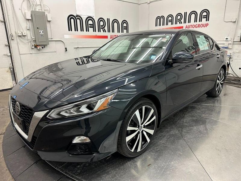 2019 Nissan Altima 2.5 PlatinumImage 11