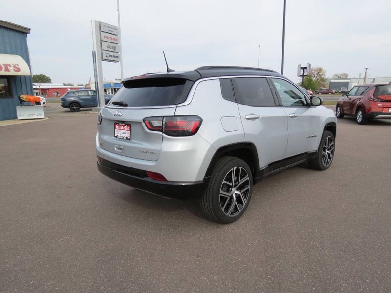 Used 2024 Jeep Compass Limited 4x4 4dr SUVImage 4