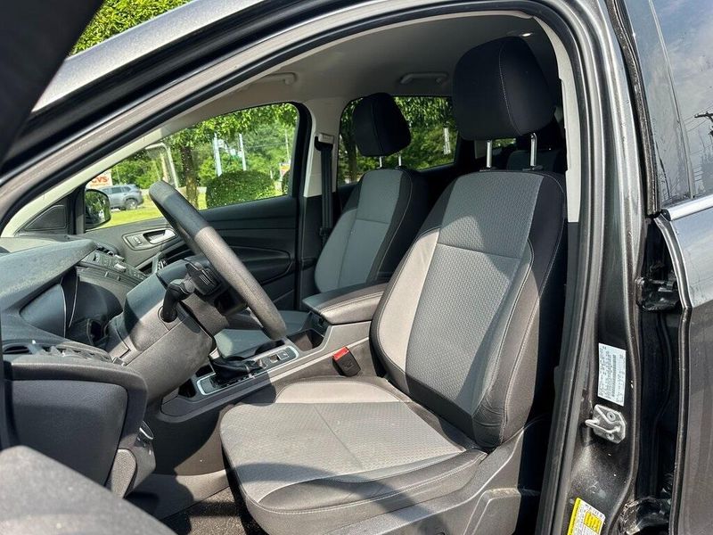 2017 Ford Escape SEImage 15