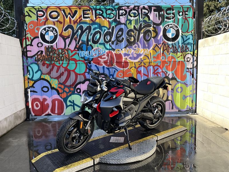 New 2026 BMW R 1300 R Image 1