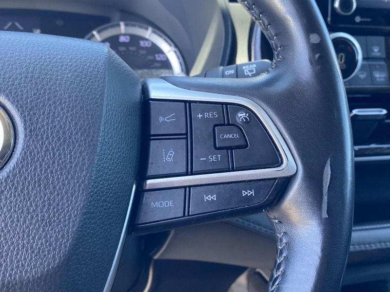Used 2022 Toyota Highlander LEImage 28