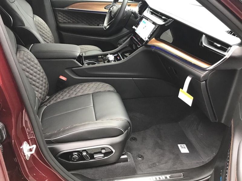 New 2026 Jeep Grand Cherokee L Summit 4x4Image 17