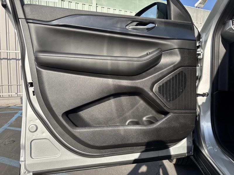 New 2026 Jeep Grand Cherokee L Laredo X 4x2