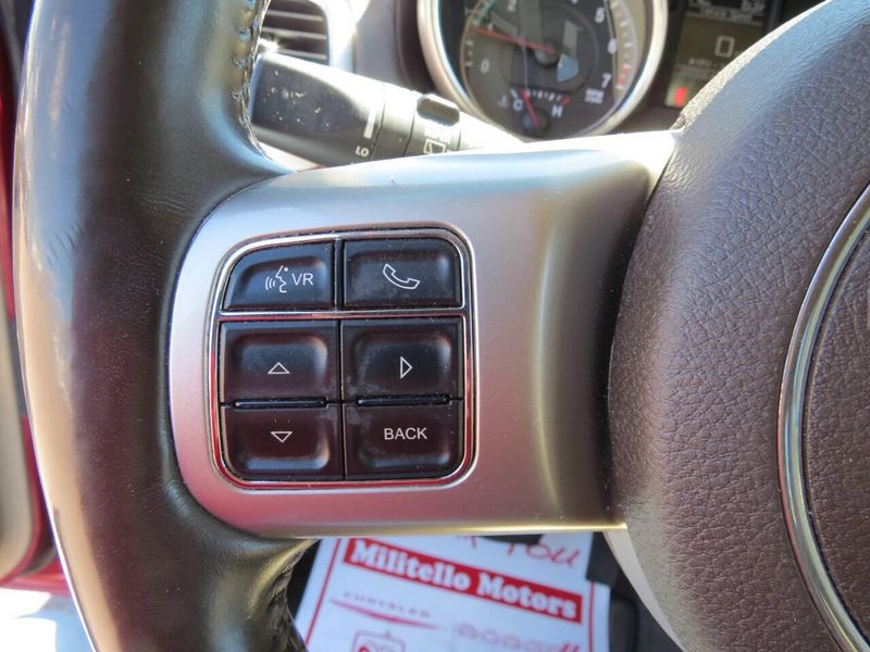 Used 2012 Jeep Grand Cherokee Overland 4x4 4dr SUVImage 11