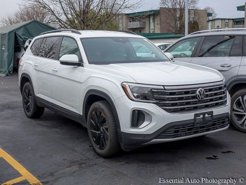 2025 Volkswagen Atlas SE Technology photo 2