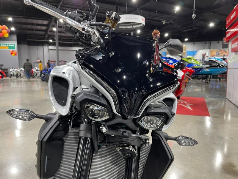 New 2025 Yamaha MT-10 Image 15