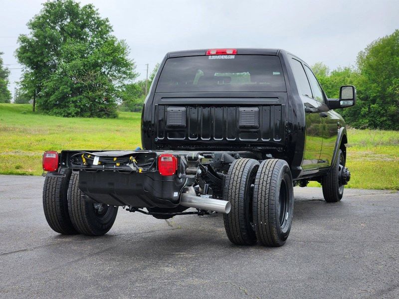 2024 RAM 3500 Tradesman Crew Cab Chassis 4x4 60