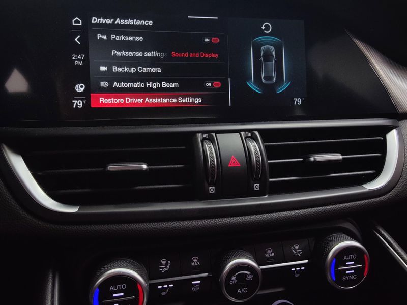 2024 Alfa Romeo Giulia Veloce Premium Q4 AWD w/Sunroof/NavImage 9