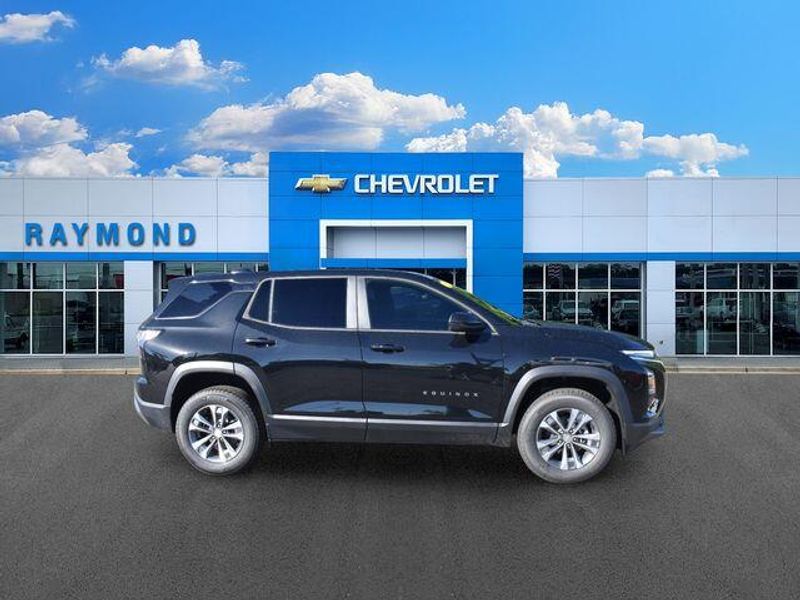 New 2026 Chevrolet Equinox LTImage 2