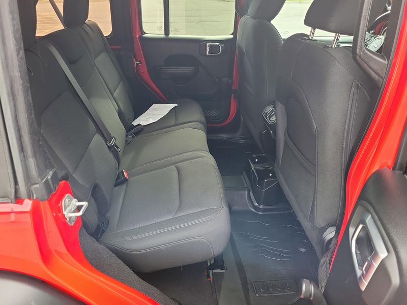 Used 2018 Jeep Wrangler Unlimited SportImage 16