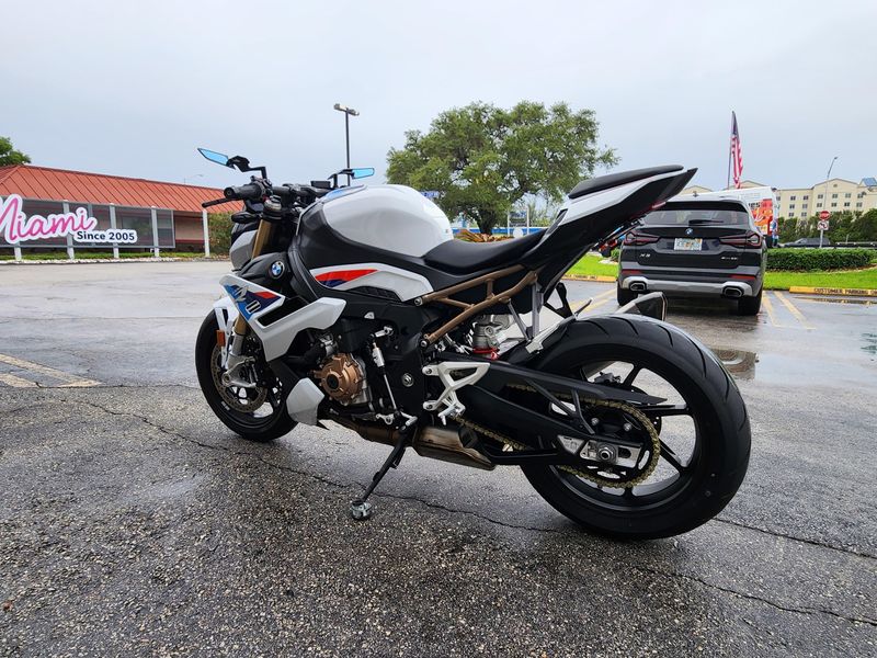 2022 BMW S 1000 R Image 6